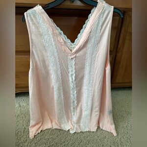 NWOT POL VNECK TANK WITH LACE